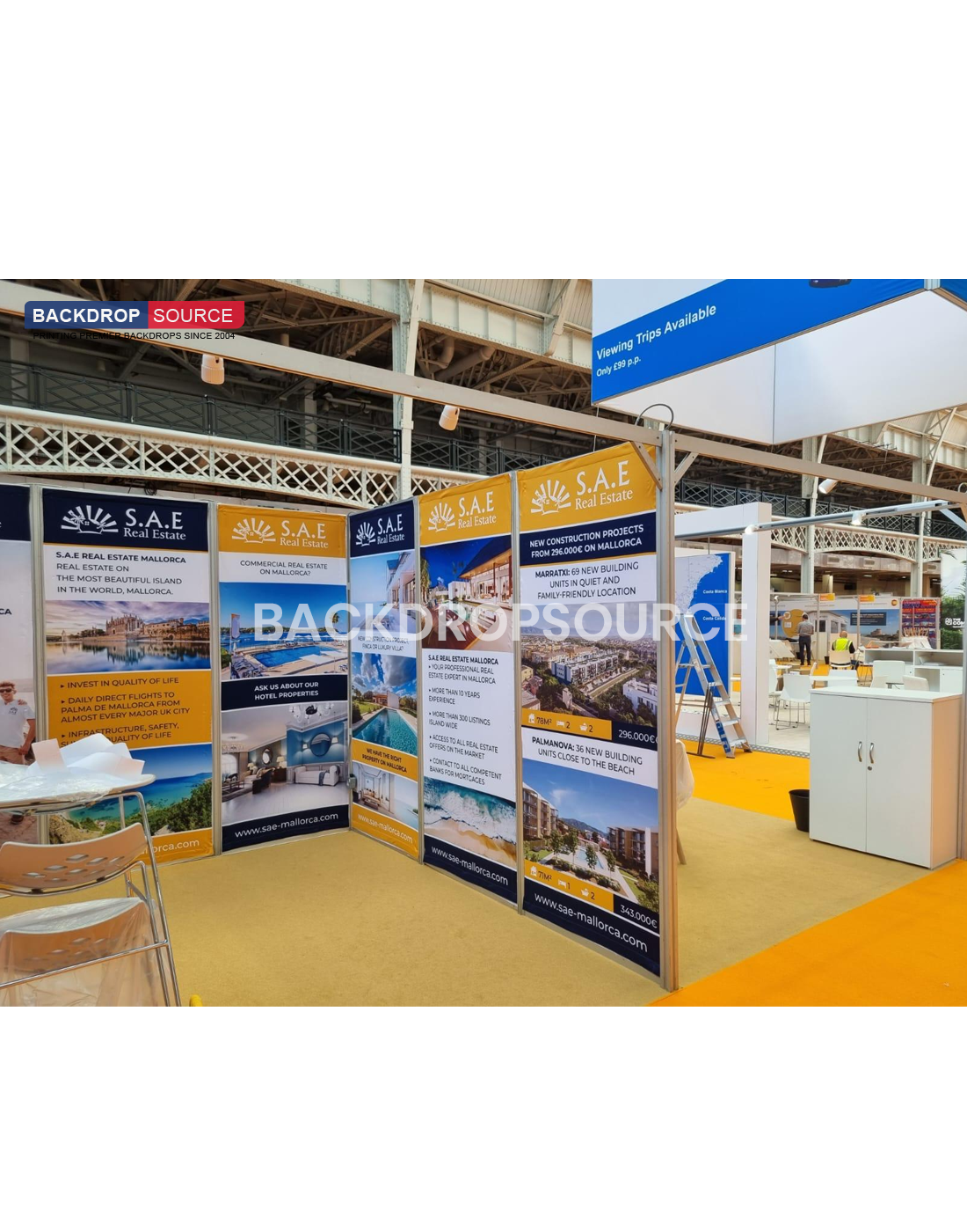 Gráficos de exhibición con diseño de concha para stand de 13,2 pies de ancho x 10 pies de profundidad