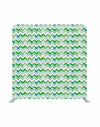 Fondo de textura con patrón de chevrones en colores verde y blanco