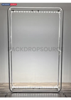 Conjunto de pared multimedia iluminada en forma de L con mostradores para stands de 10 pies x 10 pies.