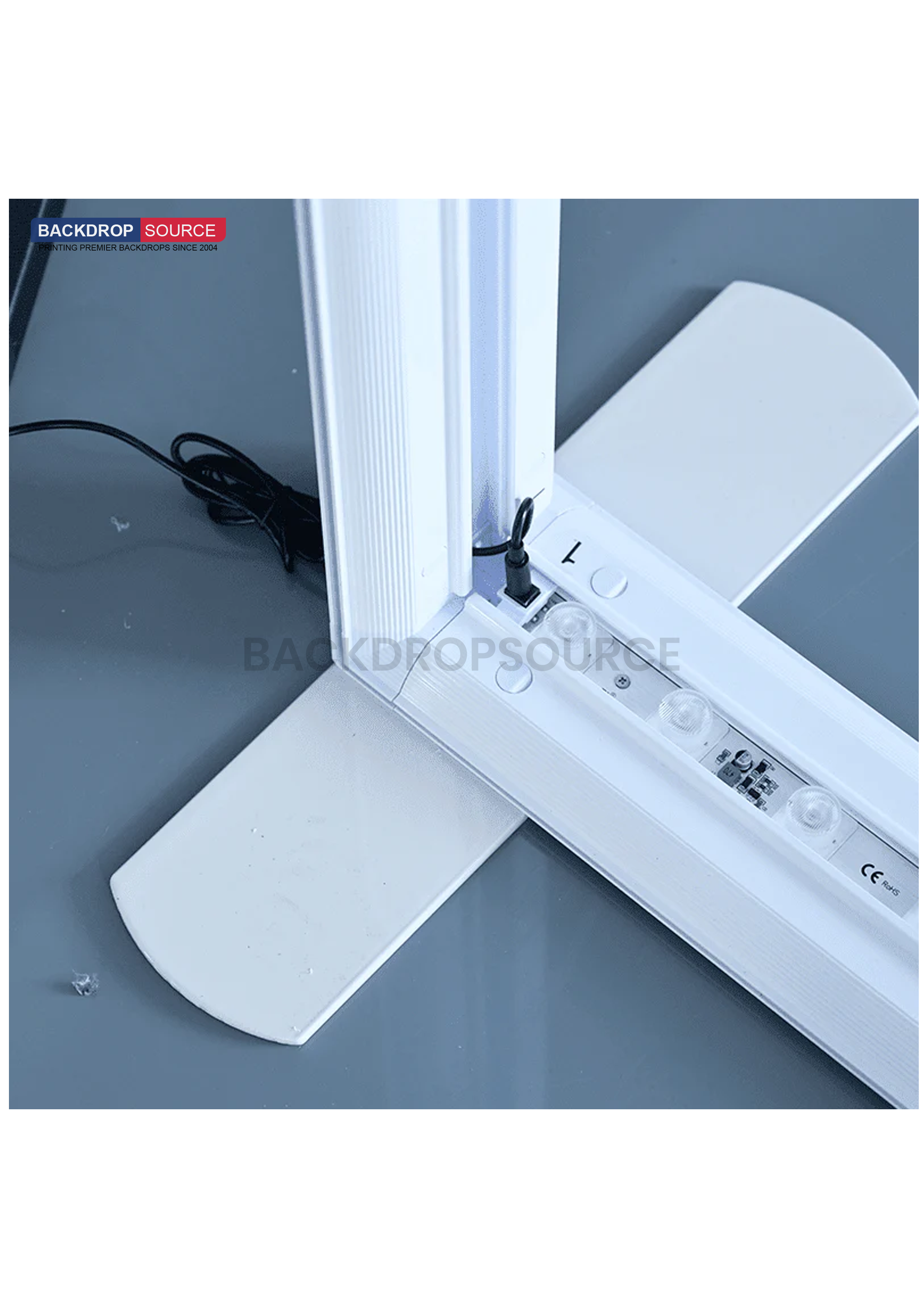 Mostrador de exhibición con caja de luz SEG - 3,3 pies de alto